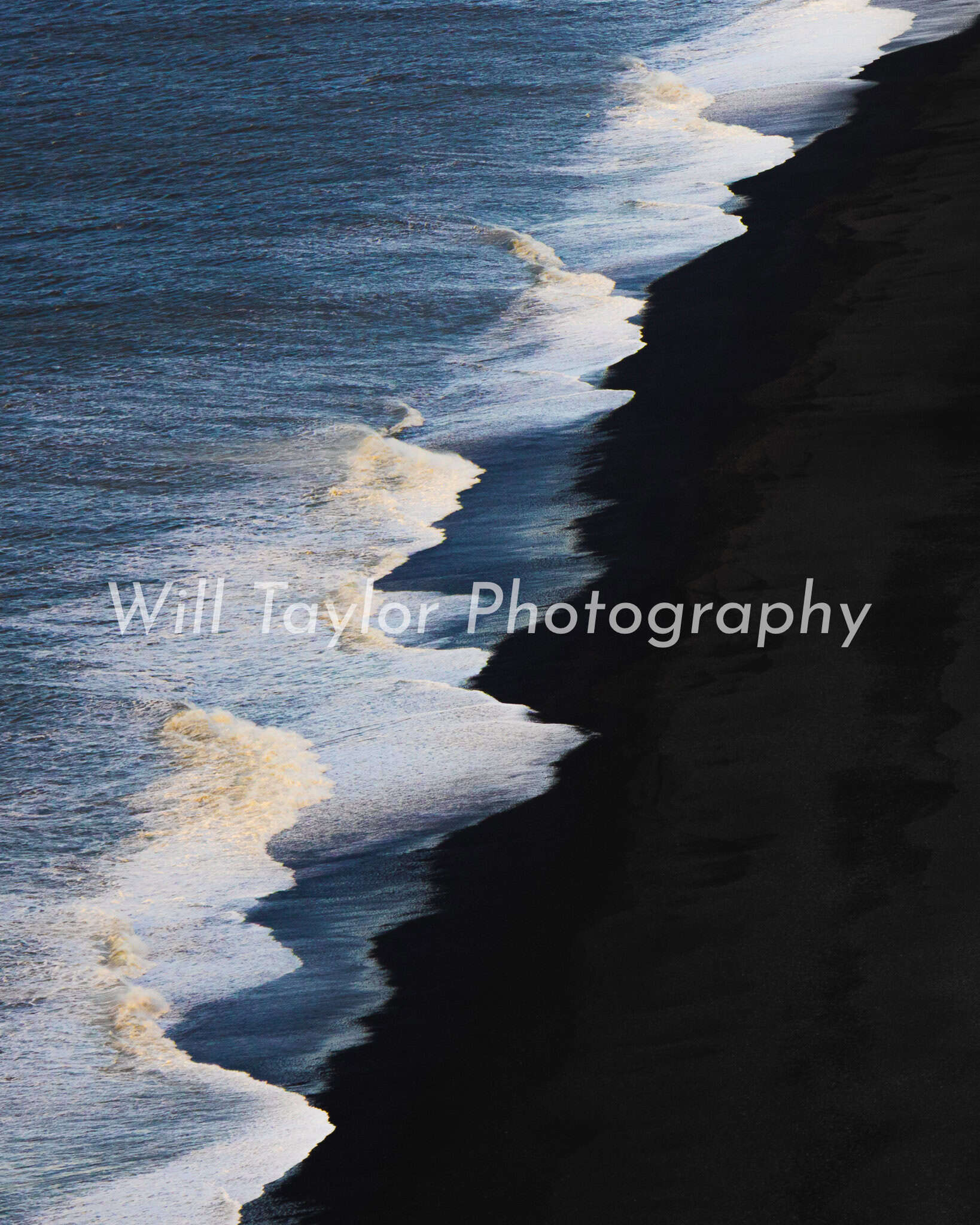 iceecal; Waces crashing on Icelandic beach